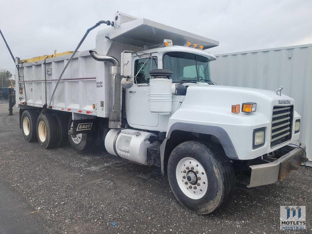Main image Mack RD688S