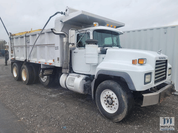 Main image Mack RD688S
