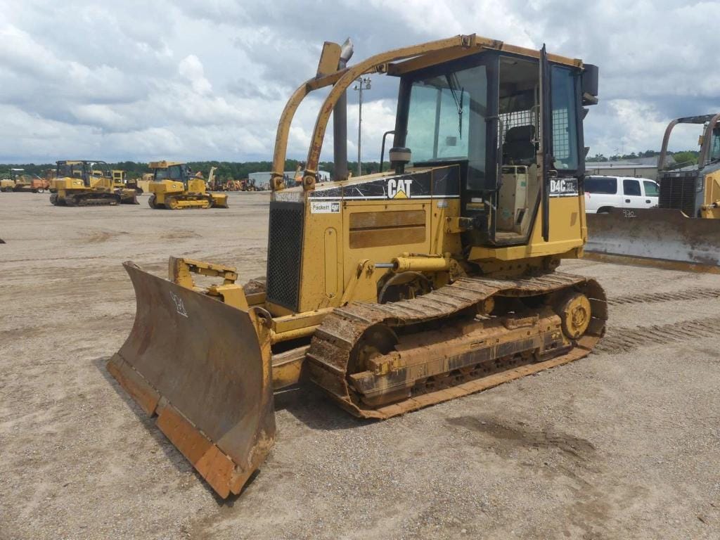 Caterpillar D4C Equipment Image0