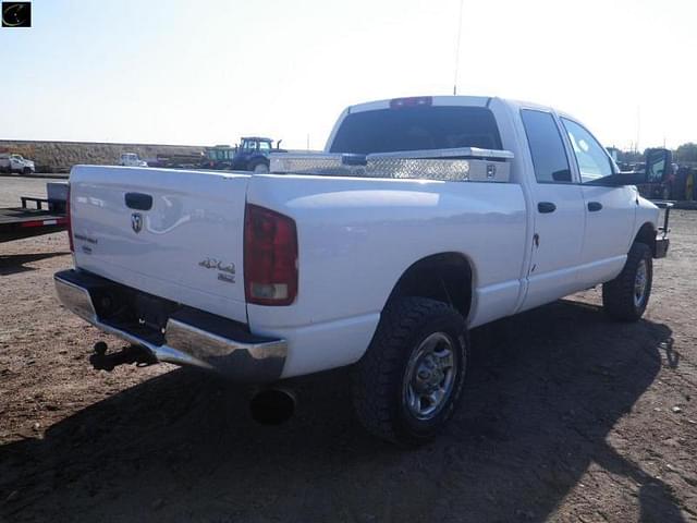 Image of Dodge Ram 2500 equipment image 2