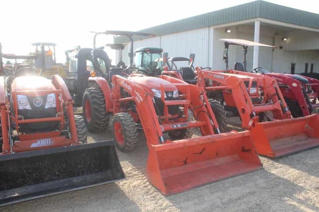Image of Kubota L2501 equipment image 3