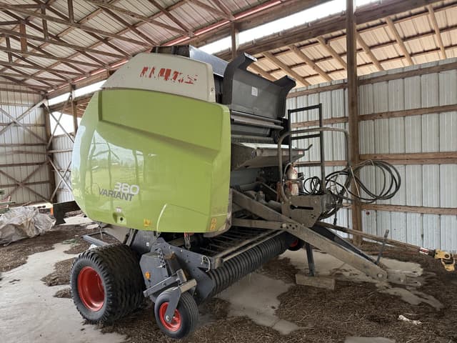 Image of CLAAS Variant 380 equipment image 1