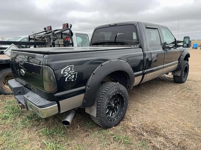 Image of Ford F-350 equipment image 3