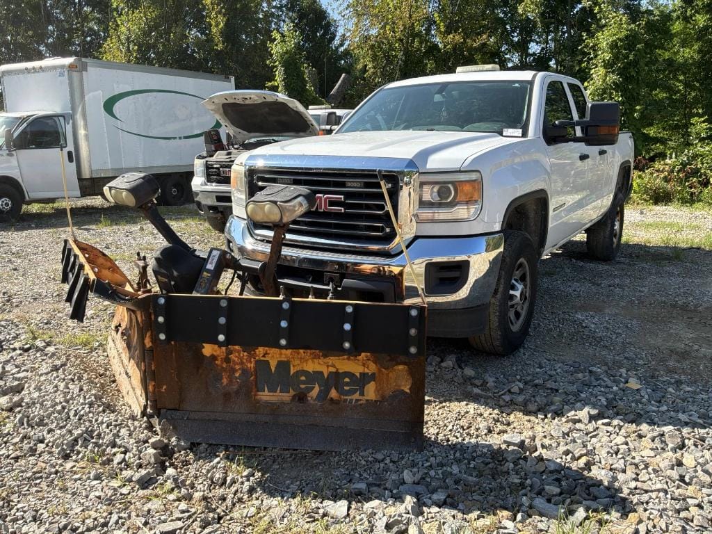 2015 GMC 2500HD Equipment Image0