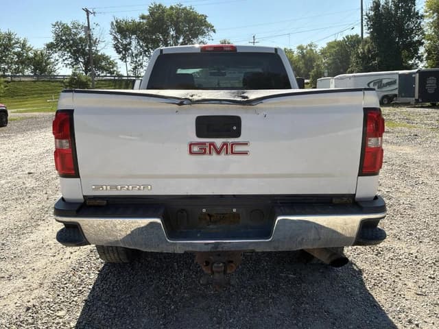 Image of GMC 2500HD equipment image 4