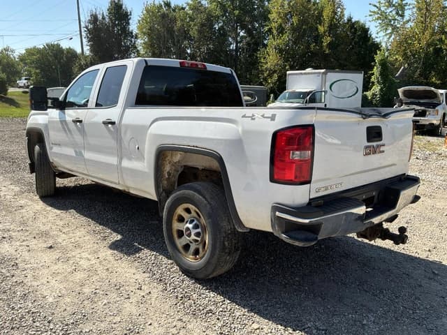 Image of GMC 2500HD equipment image 3