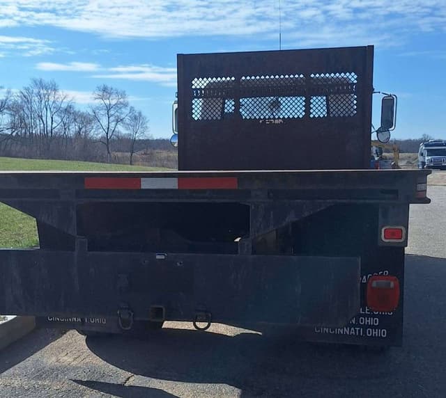 Image of International 4700 equipment image 3