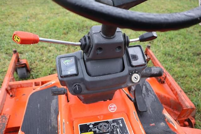 Image of Kubota F3060 equipment image 3