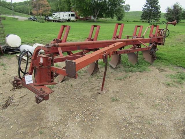 Image of International Harvester 700 equipment image 1