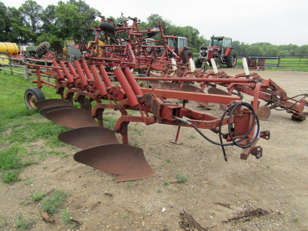 Image of International Harvester 700 Primary image