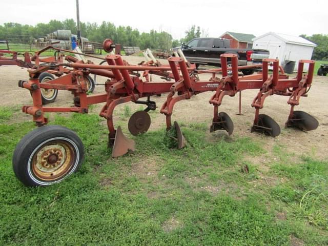 Image of International Harvester 700 equipment image 3