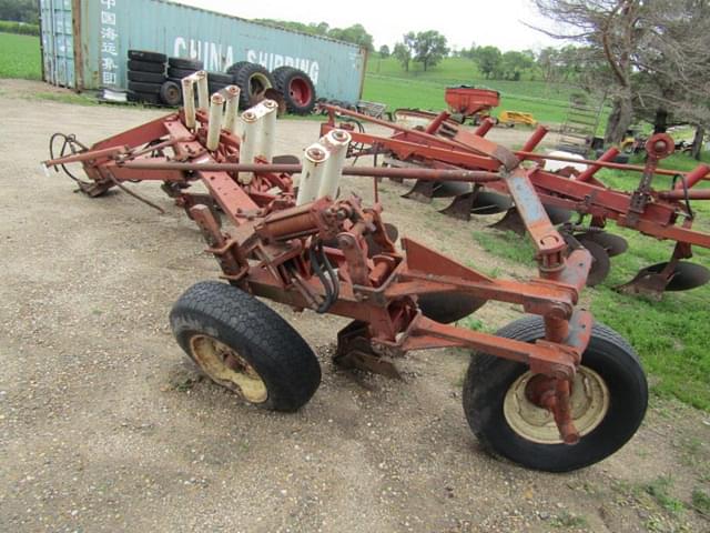Image of International Harvester 710 equipment image 3