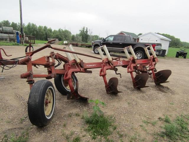 Image of International Harvester 710 equipment image 2