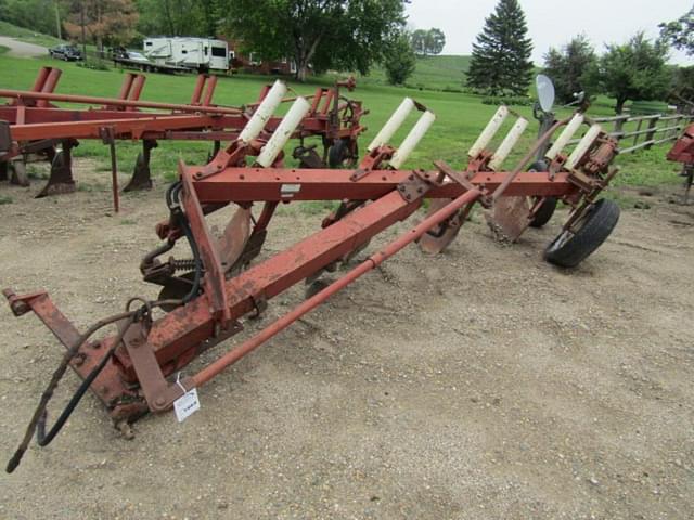 Image of International Harvester 710 equipment image 1