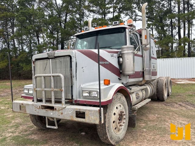 Image of Western Star 4900 equipment image 1