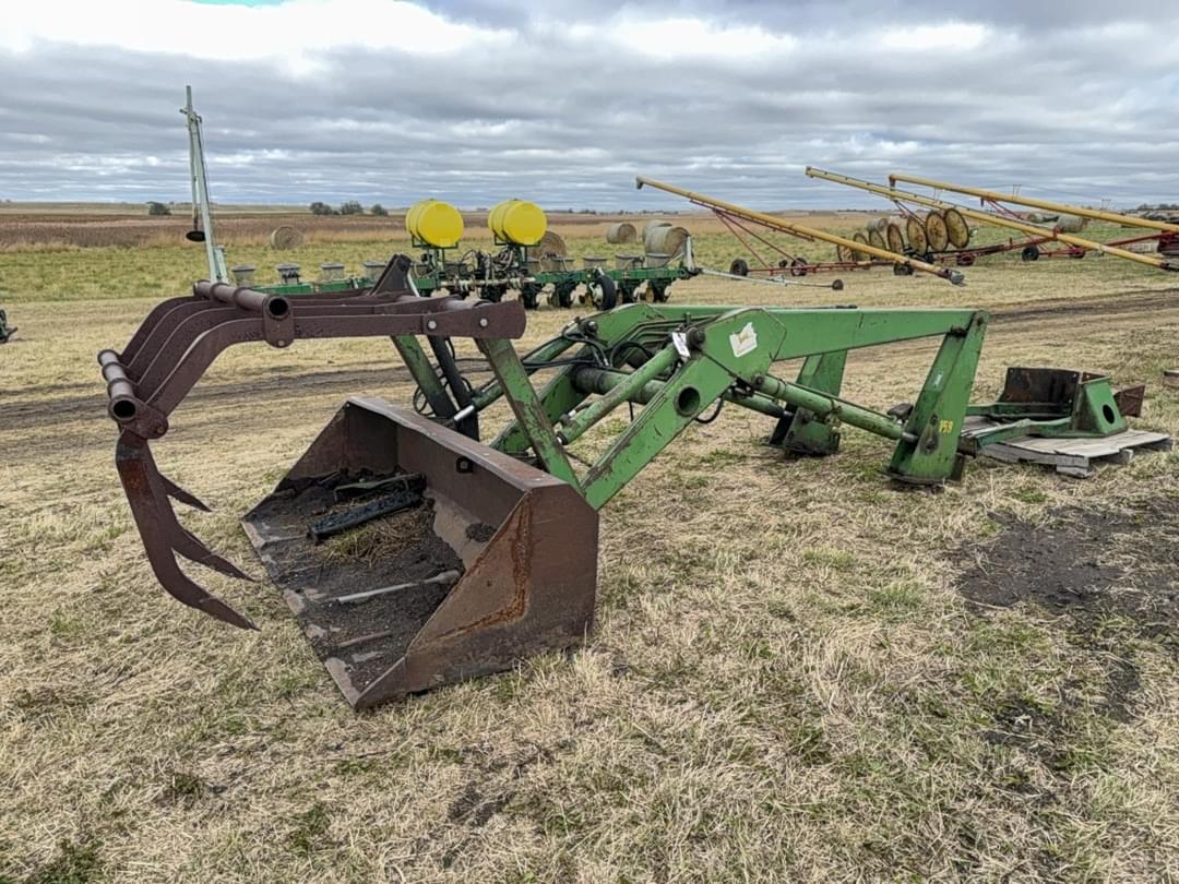 Image of John Deere 158 Primary image