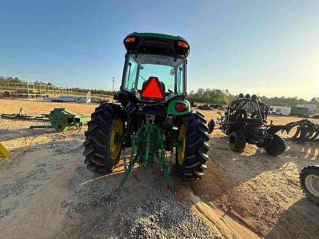 Image of John Deere 4052R equipment image 4