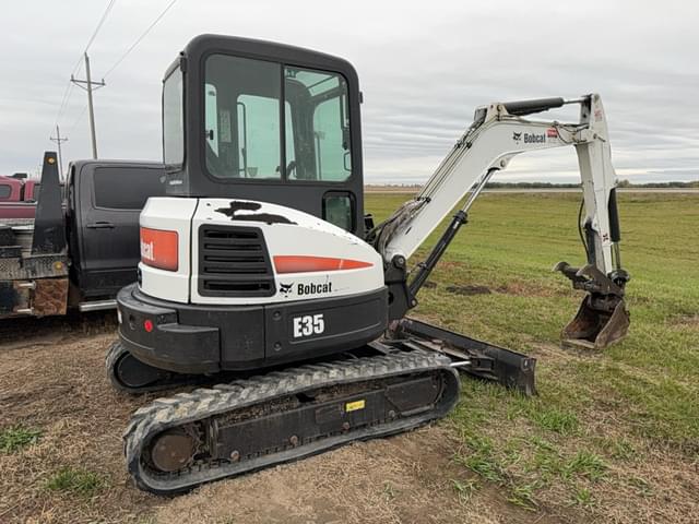 Image of Bobcat E35 equipment image 3