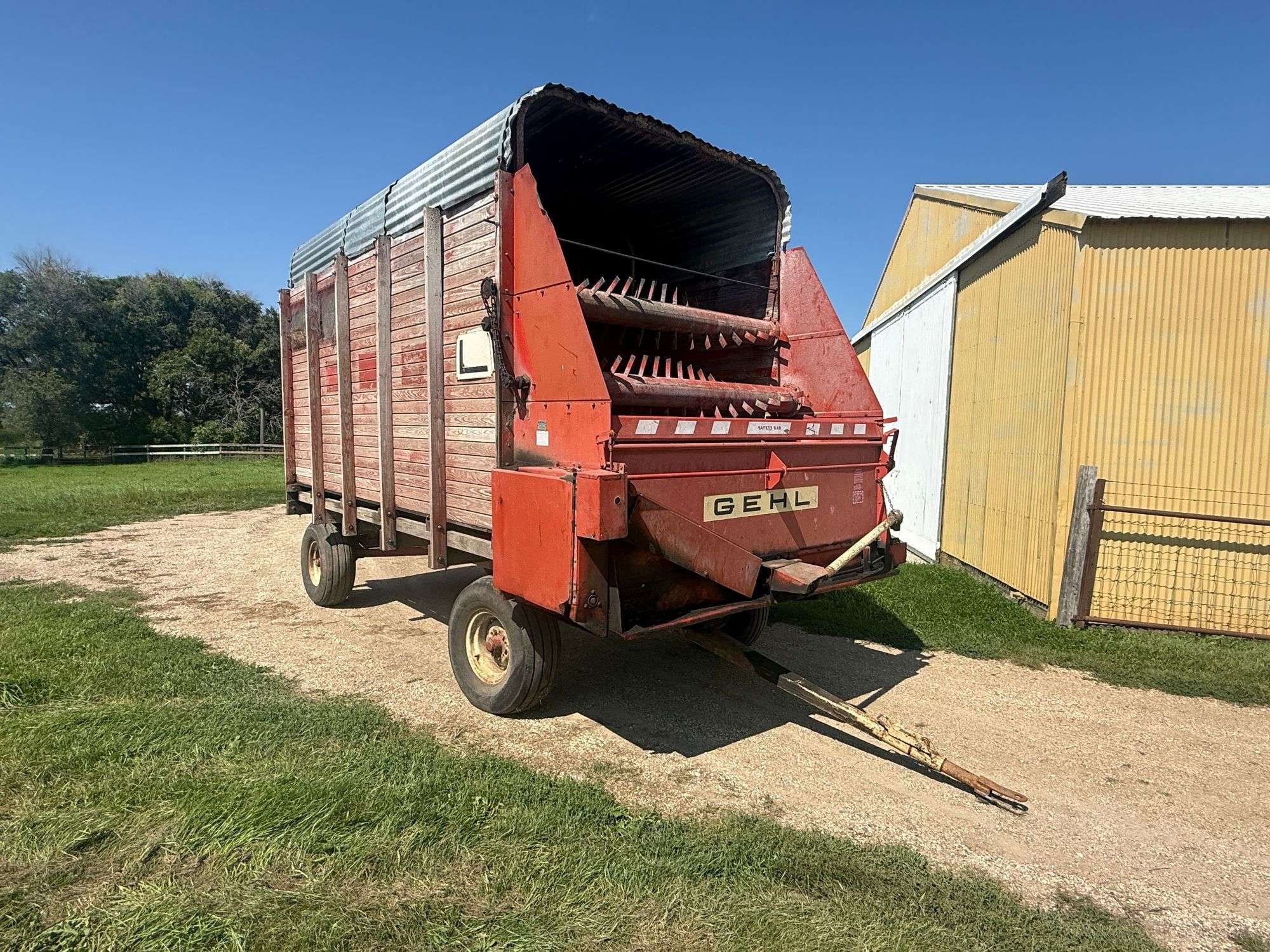Gehl BU910 Equipment Image0