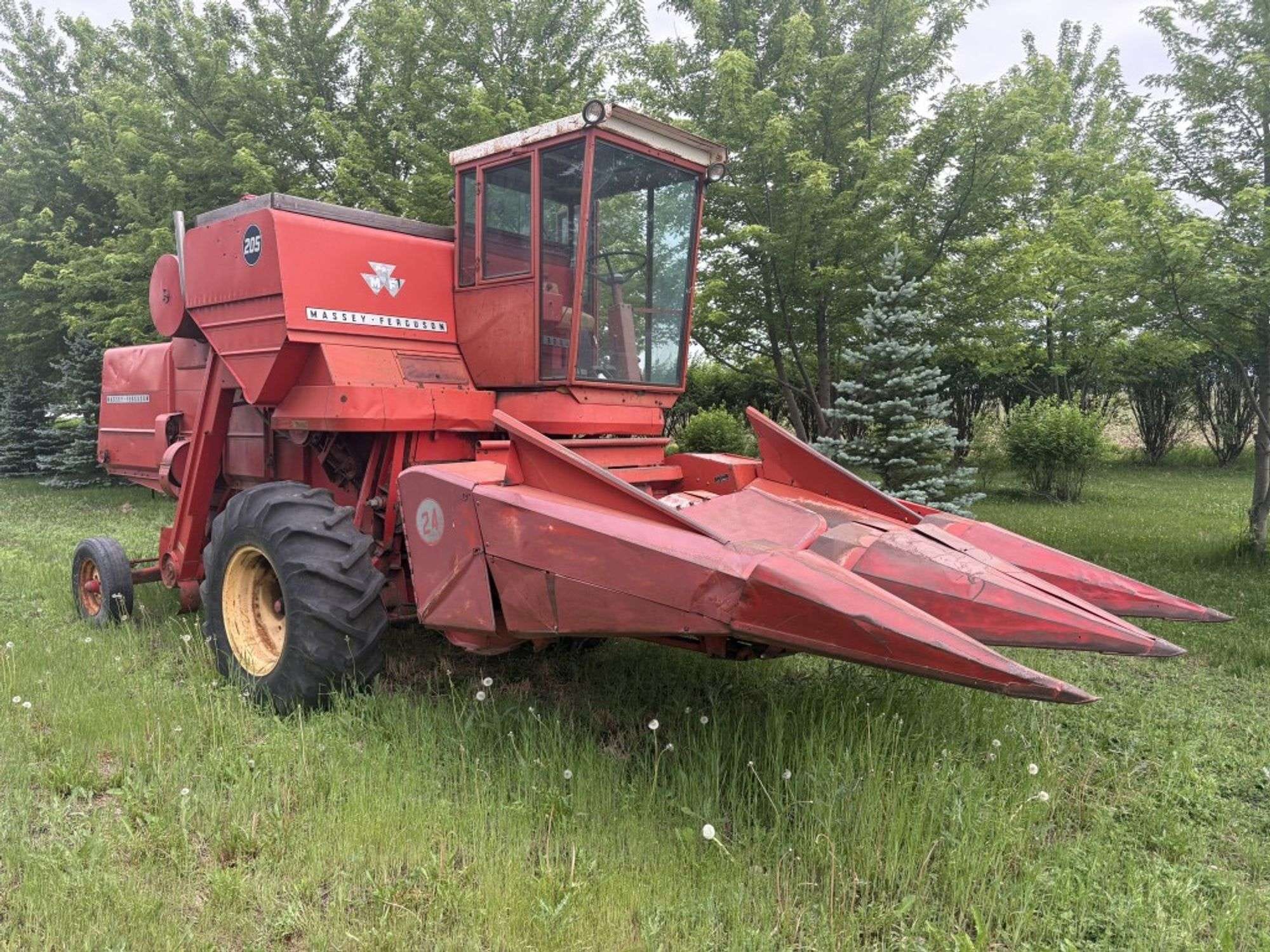 Massey Ferguson 205 Equipment Image0