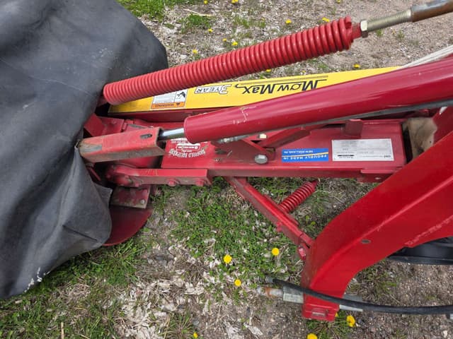 Image of New Holland H6740 equipment image 3