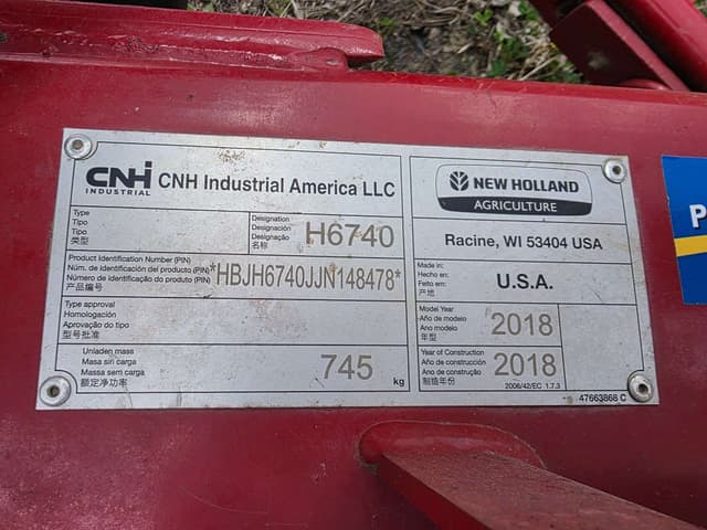 Image of New Holland H6740 equipment image 4