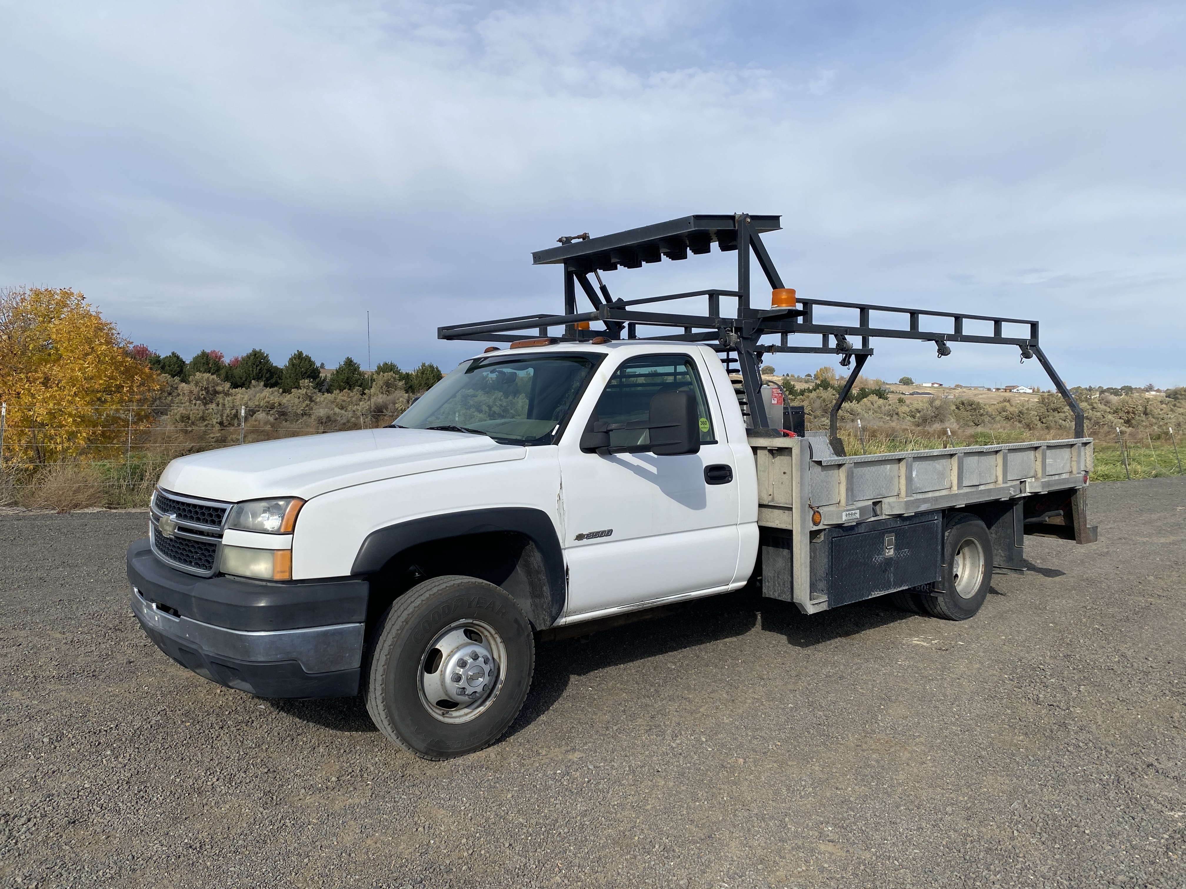 2006 Chevrolet 3500 Equipment Image0