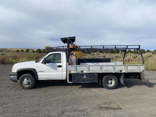 Image of Chevrolet 3500 equipment image 2