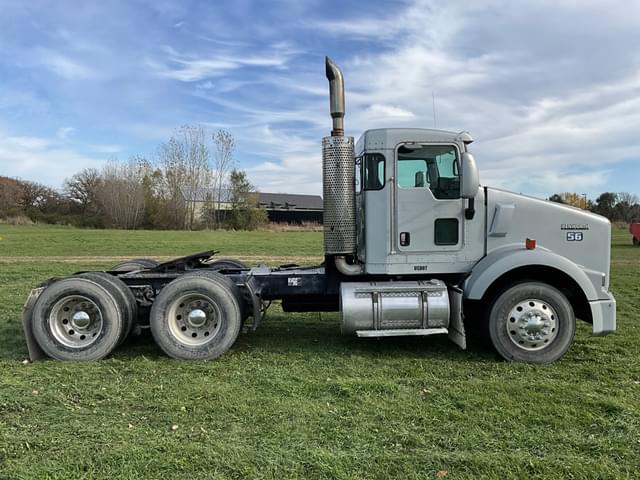 Image of Kenworth T8 equipment image 3
