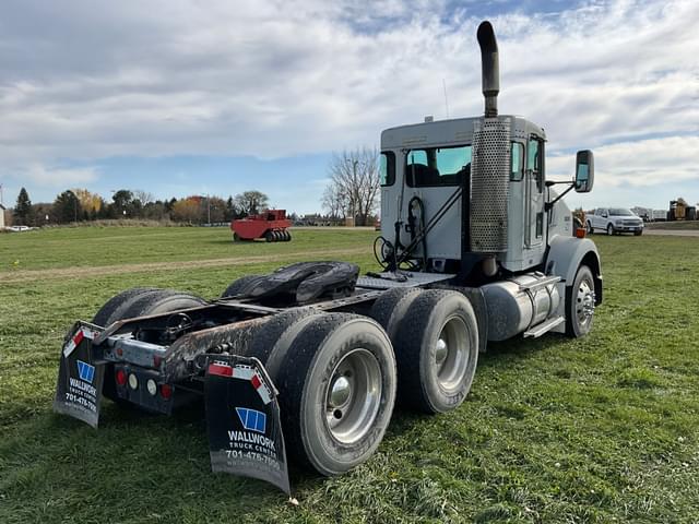 Image of Kenworth T8 equipment image 4