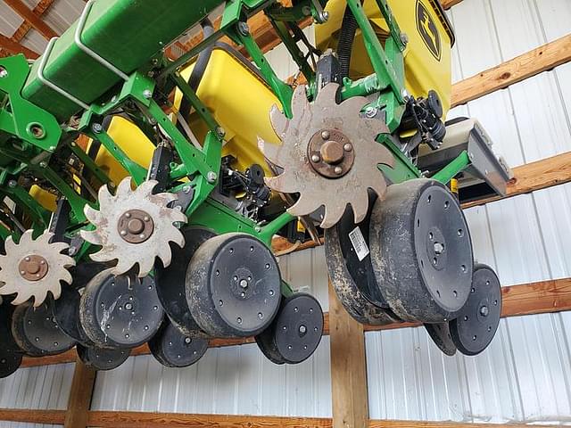 Image of John Deere 1725 equipment image 4