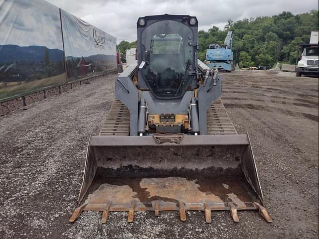 Image of John Deere 333E equipment image 1