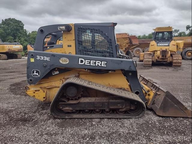 Image of John Deere 333E equipment image 2