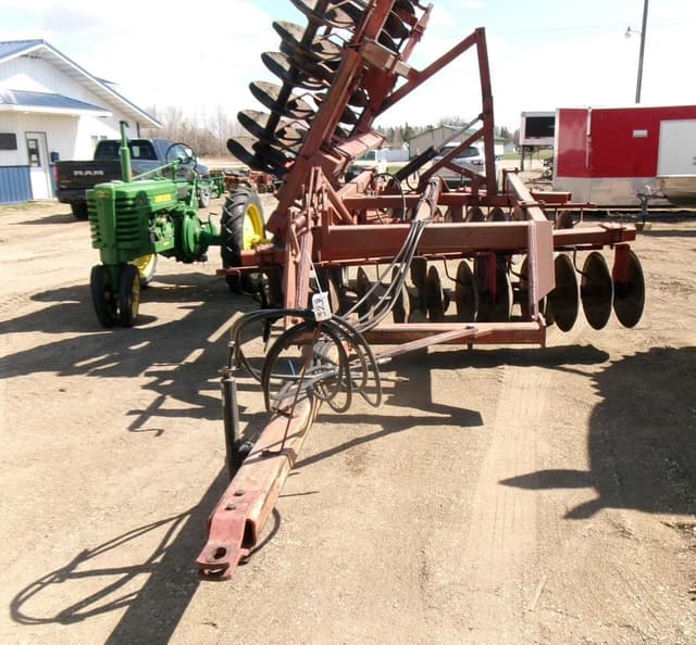 Image of Massey Ferguson 730 equipment image 1
