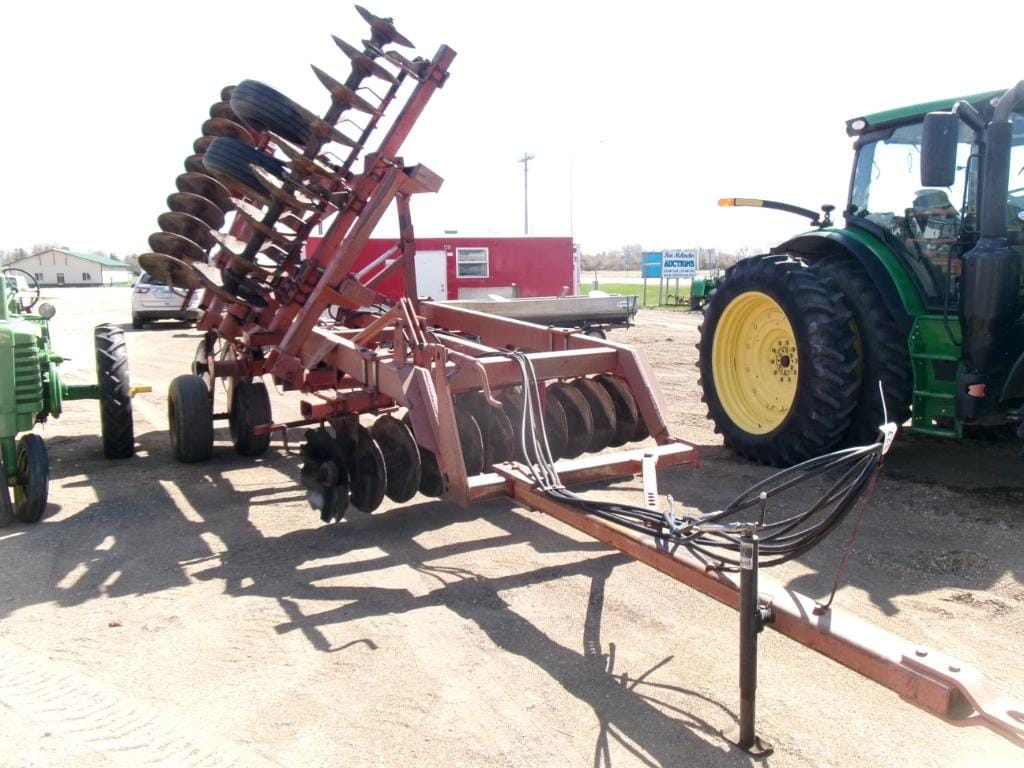 Massey Ferguson 730 Equipment Image0