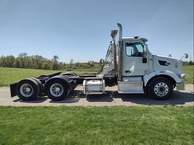 Image of Peterbilt 567 equipment image 2