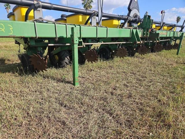 Image of John Deere 1700 equipment image 1