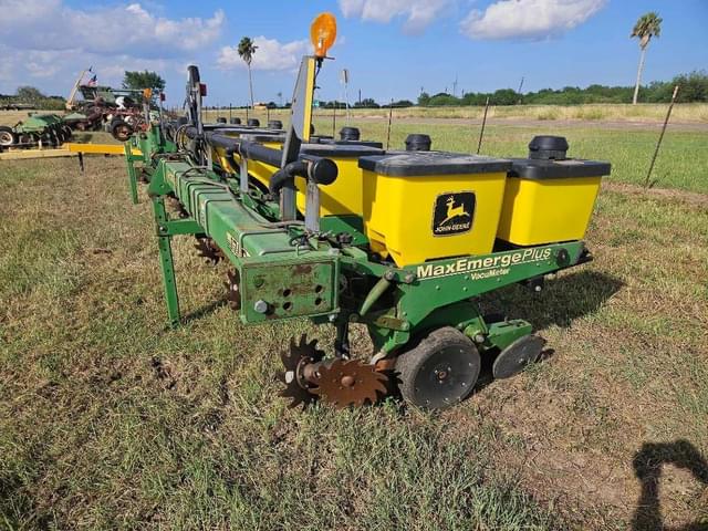 Image of John Deere 1700 equipment image 3