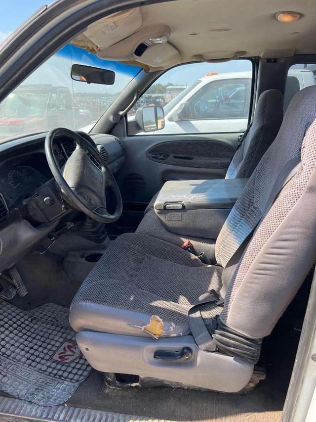 Image of Dodge Ram 3500 equipment image 4