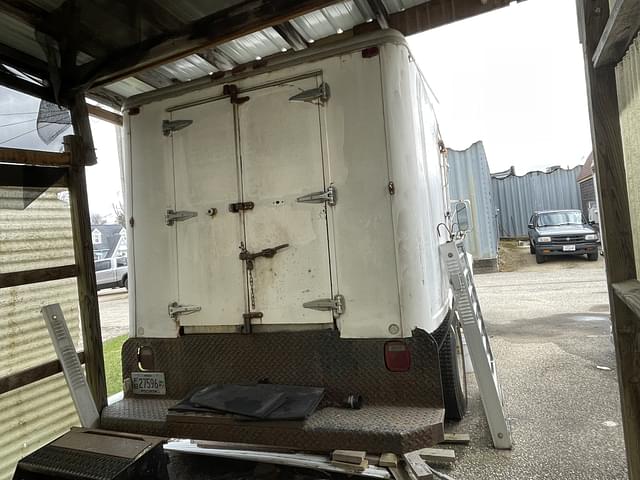 Image of Ford F-600 equipment image 3