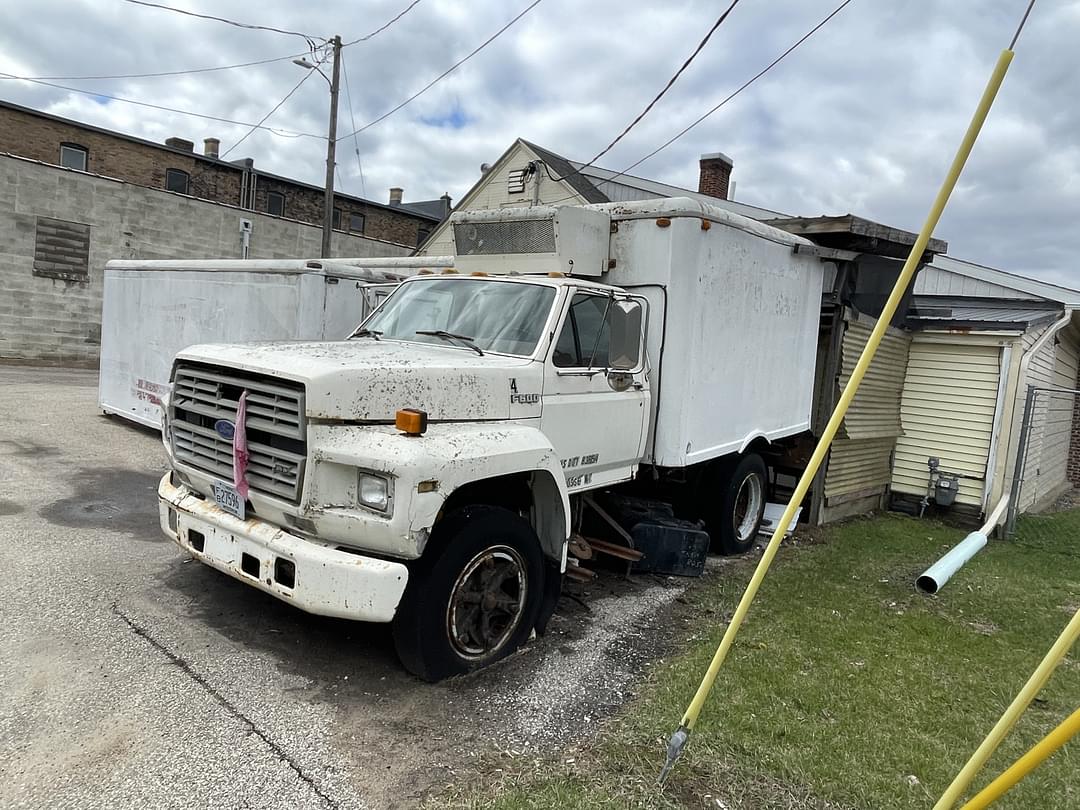Image of Ford F-600 Primary image