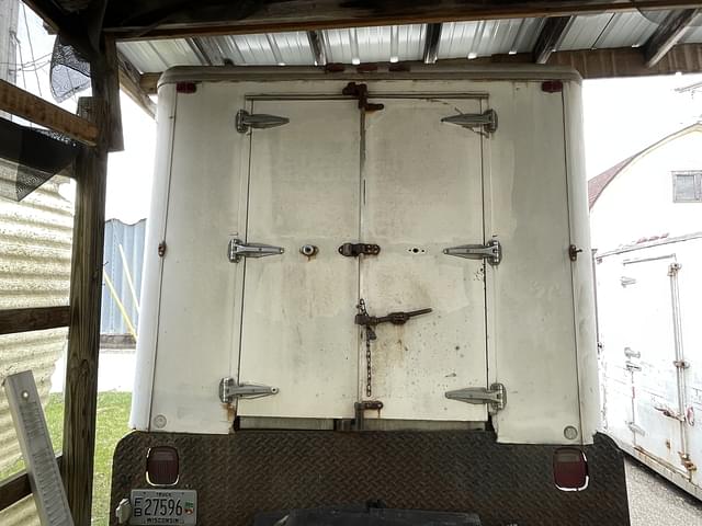 Image of Ford F-600 equipment image 4