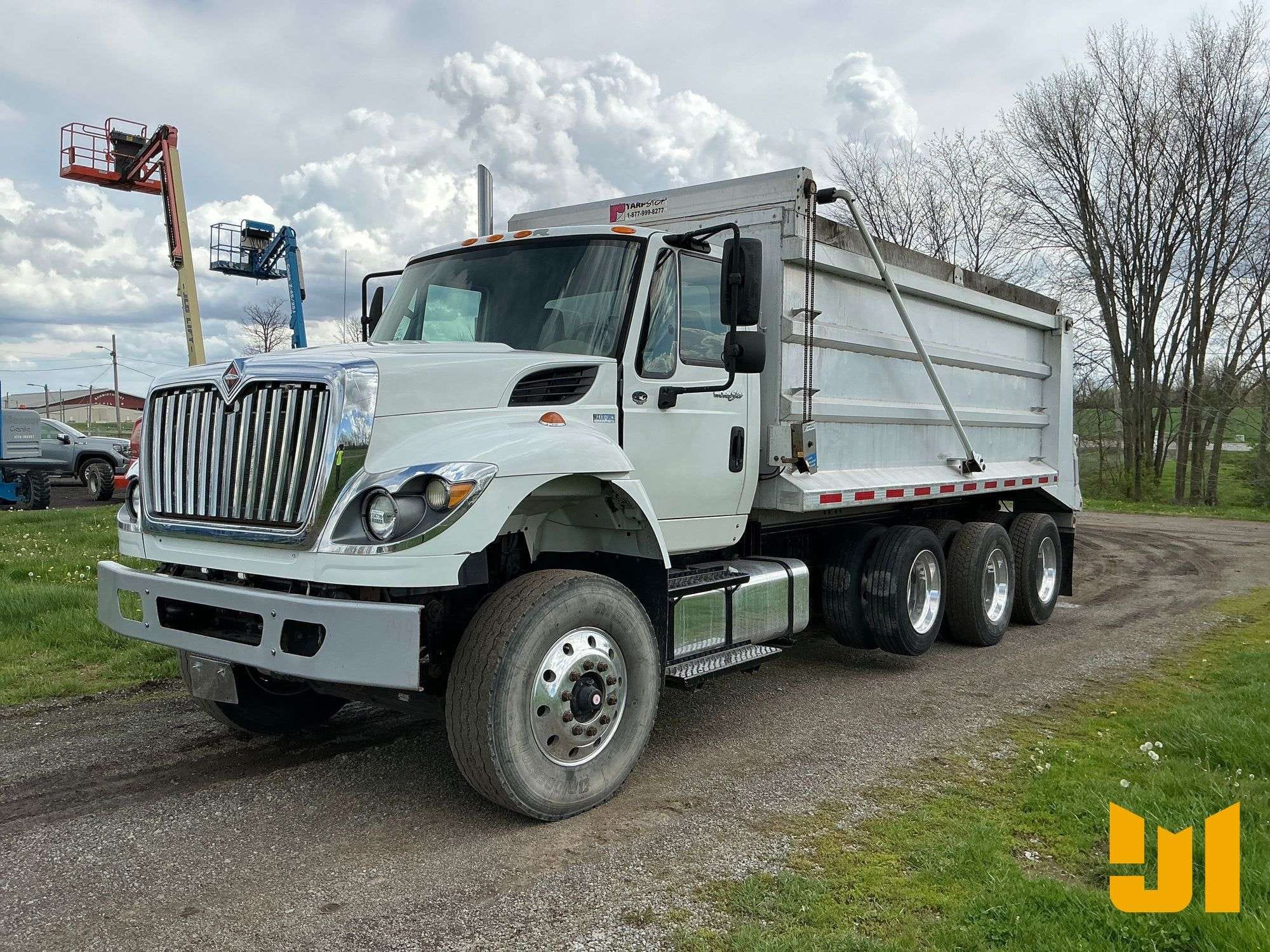 2014 International 7400 Workstar Equipment Image0