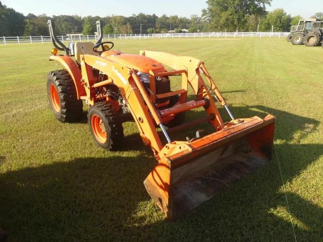 Image of Kubota L3800 equipment image 1
