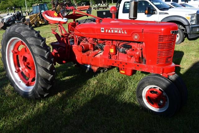 Image of Farmall H equipment image 1