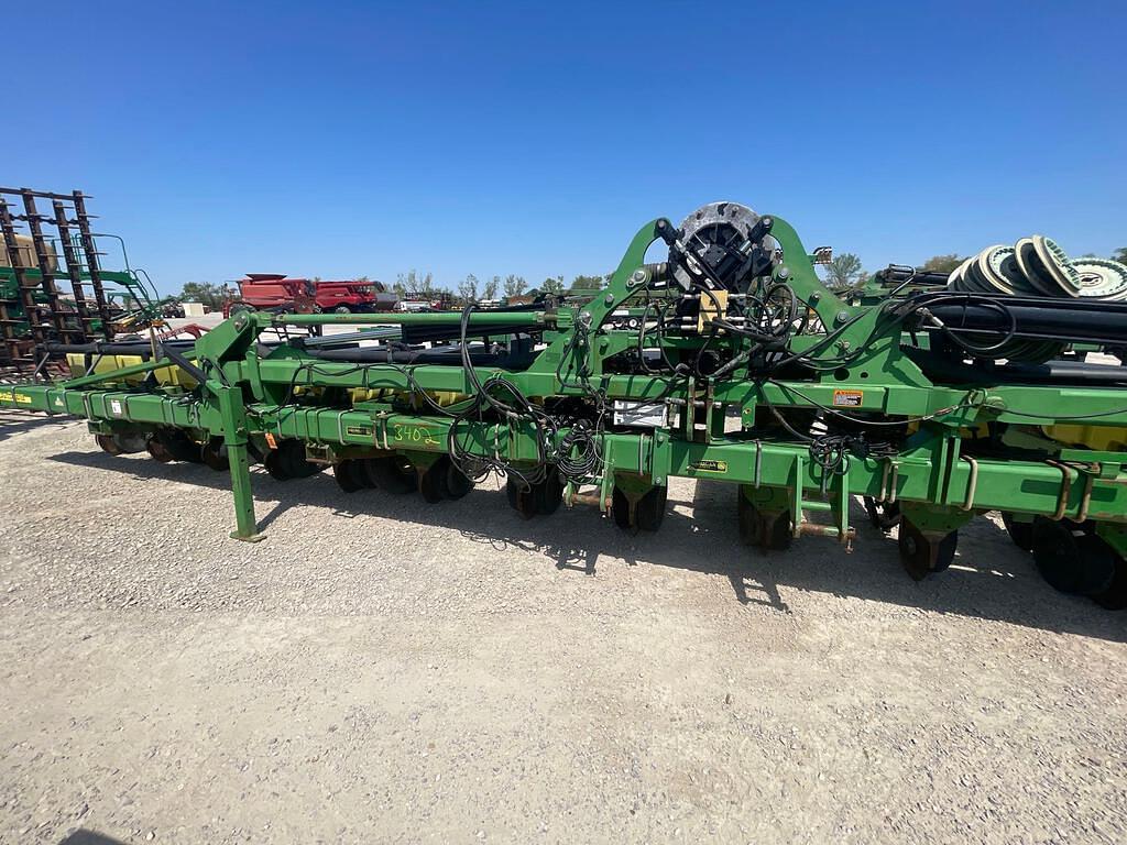 2001 John Deere 1720 Planting Planters for Sale | Tractor Zoom