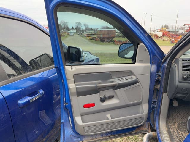 Image of Dodge Ram 1500 equipment image 4