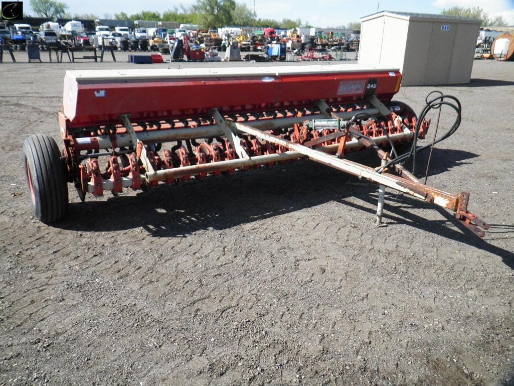 Main image Melroe 242