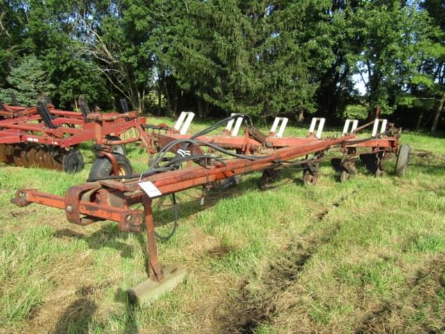 Image of International Harvester 710 equipment image 1