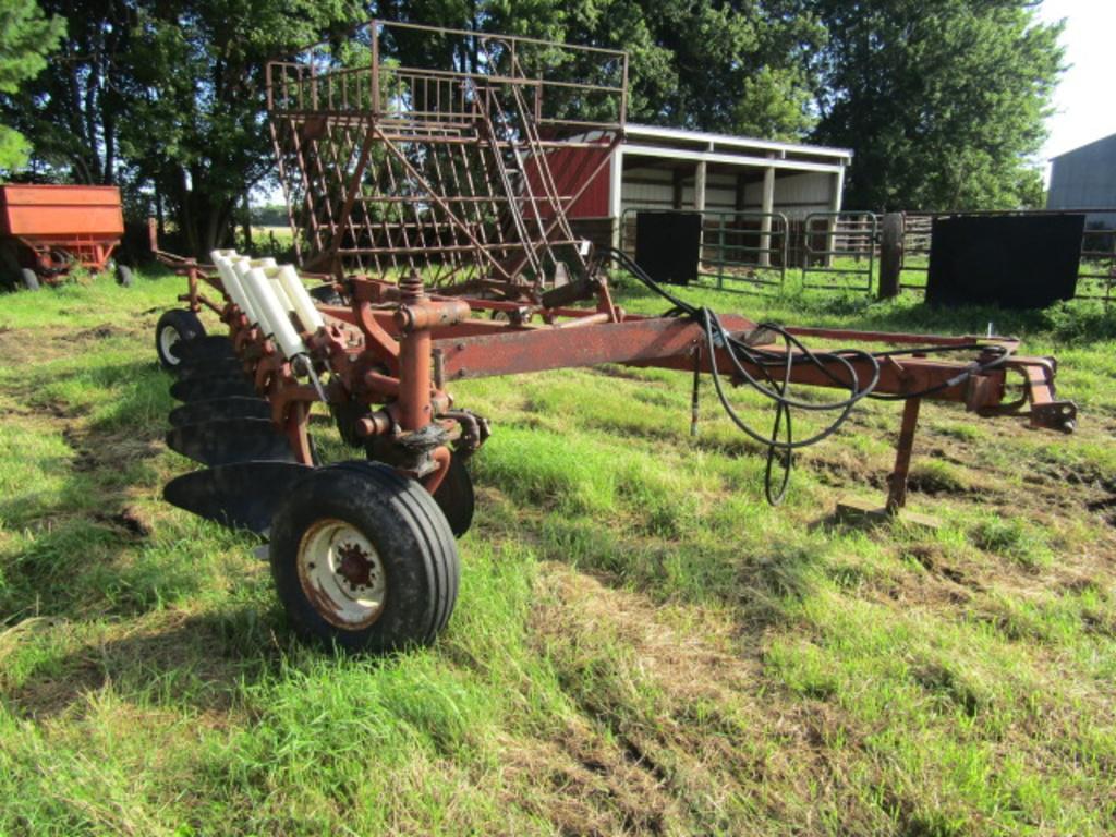Image of International Harvester 710 Primary image